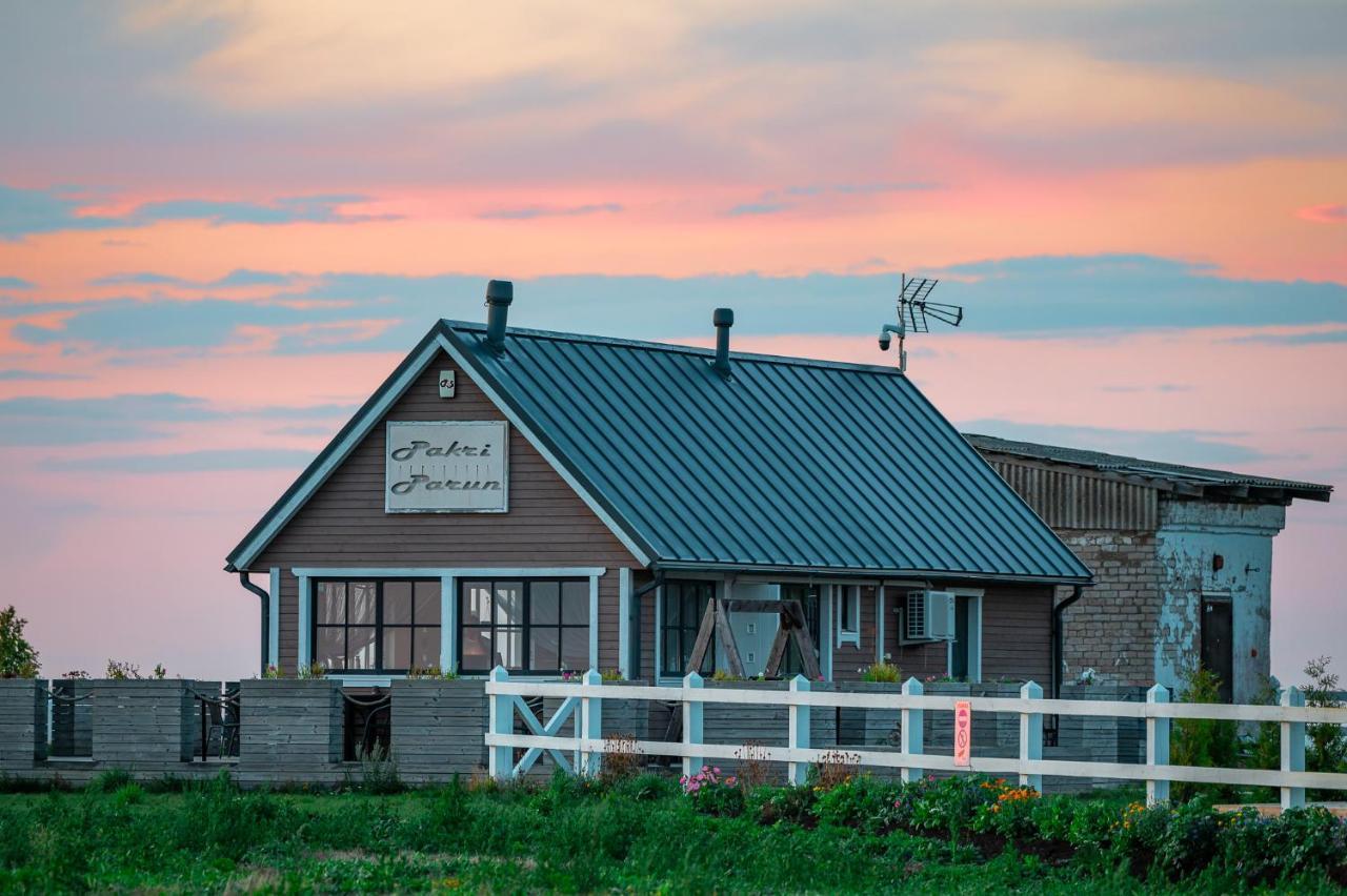 Pakri Parun Aparthotel Paldiski Buitenkant foto