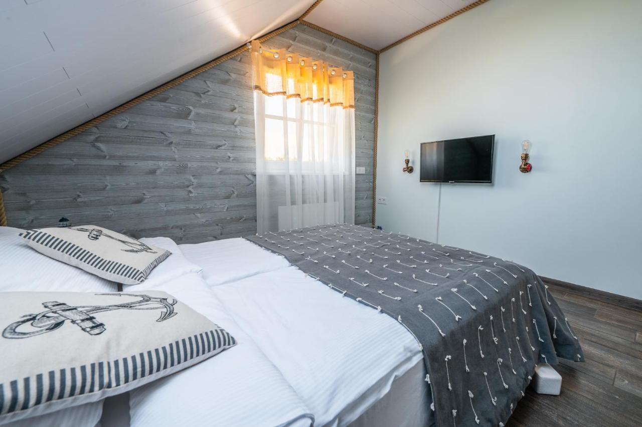 Pakri Parun Aparthotel Paldiski Buitenkant foto
